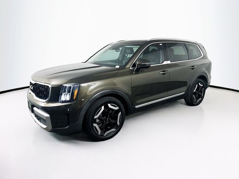 Used 2023 Kia Telluride EX w/ EX Captain's Chair Package FWD image 3