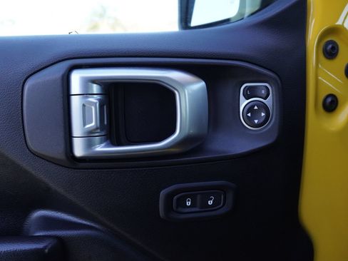 Certified 2019 Jeep Wrangler Sport AWD/4WD image 11