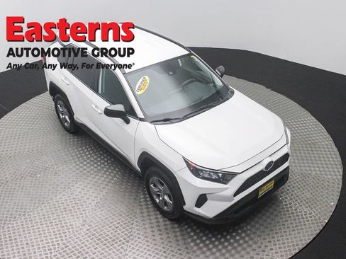 Used 2022 Toyota RAV4 LE AWD/4WD image 3