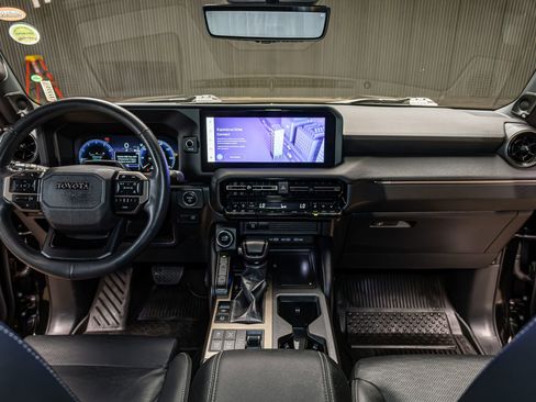 Used 2025 Toyota Land Cruiser image 17