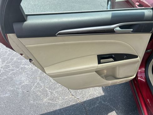 Used 2013 Ford Fusion SE FWD image 21