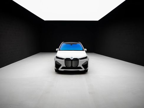 Used 2024 BMW iX xDrive50 w/ Premium Package image 81