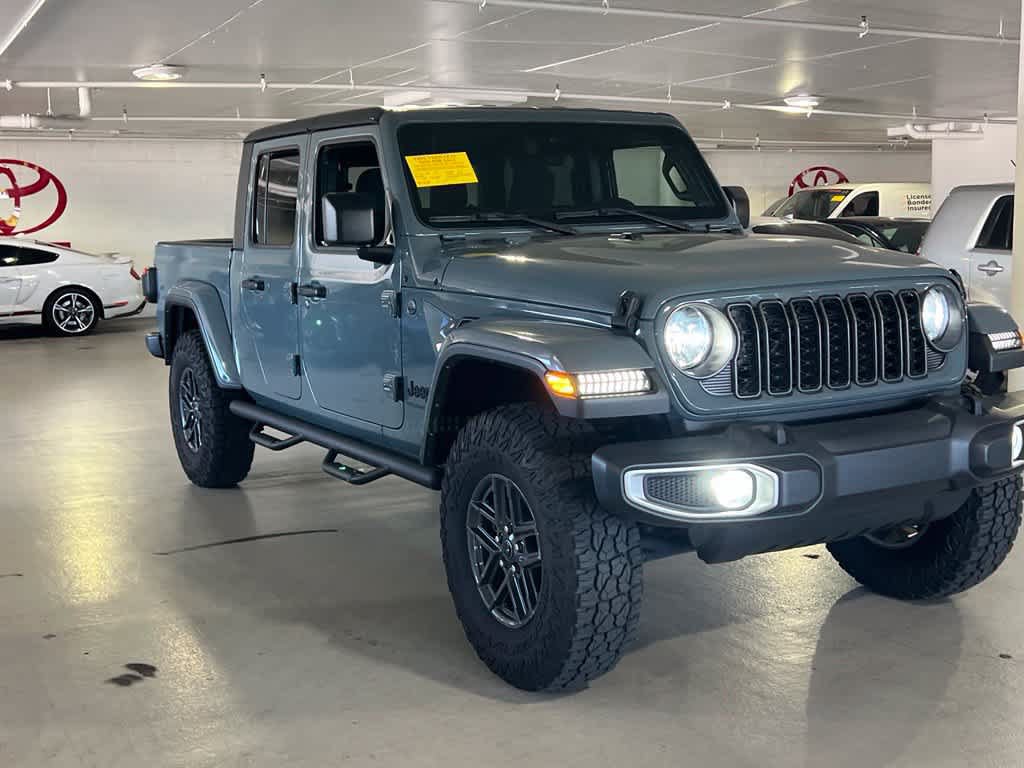 Used 2024 Jeep Gladiator Sport AWD/4WD image 3