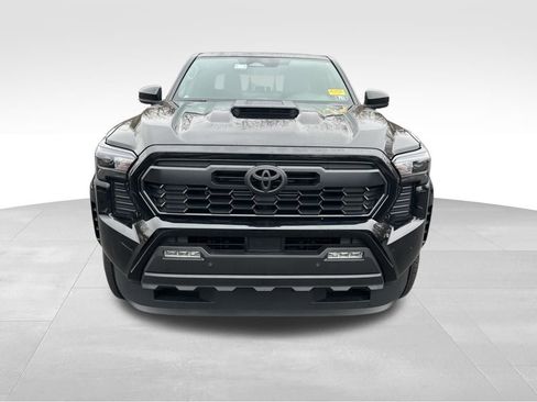 Used 2025 Toyota Tacoma TRD Sport image 2