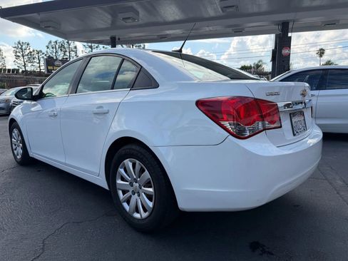 Used 2011 Chevrolet Cruze LS image 18