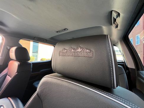 Used 2018 Chevrolet Silverado 2500 High Country w/ Duramax Plus Package image 12