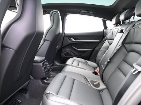 Certified 2025 Porsche Taycan image 31