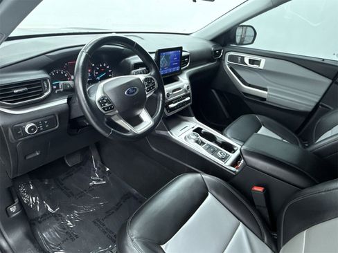 Used 2022 Ford Explorer XLT w/ Equipment Group 202A image 12