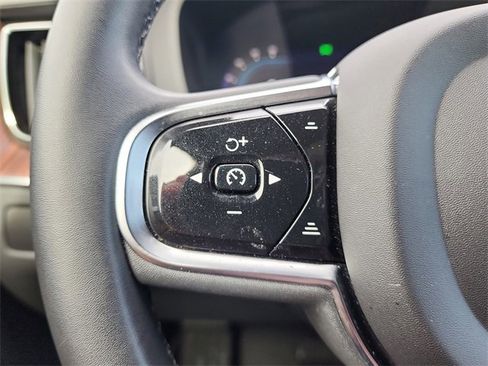 Used 2023 Volvo XC60 B5 Ultimate image 28