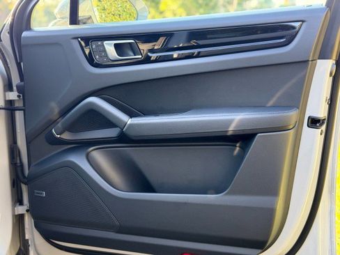 Used 2023 Porsche Cayenne image 27