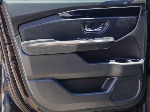 Used 2025 Honda Pilot Sport image 19