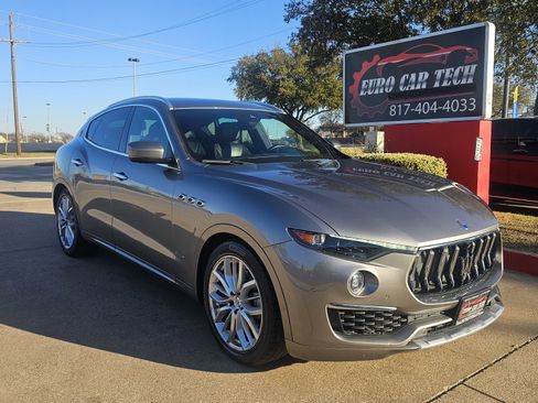 Used 2021 Maserati Levante GranLusso image 6