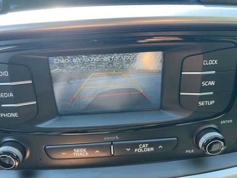 Used 2017 Kia Sorento LX image 21