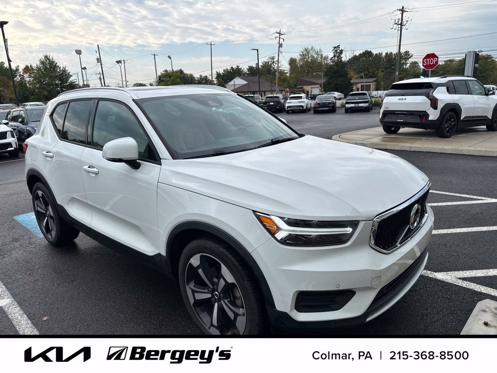 Used 2020 Volvo XC40 T5 Momentum w/ Protection Package AWD/4WD image 5