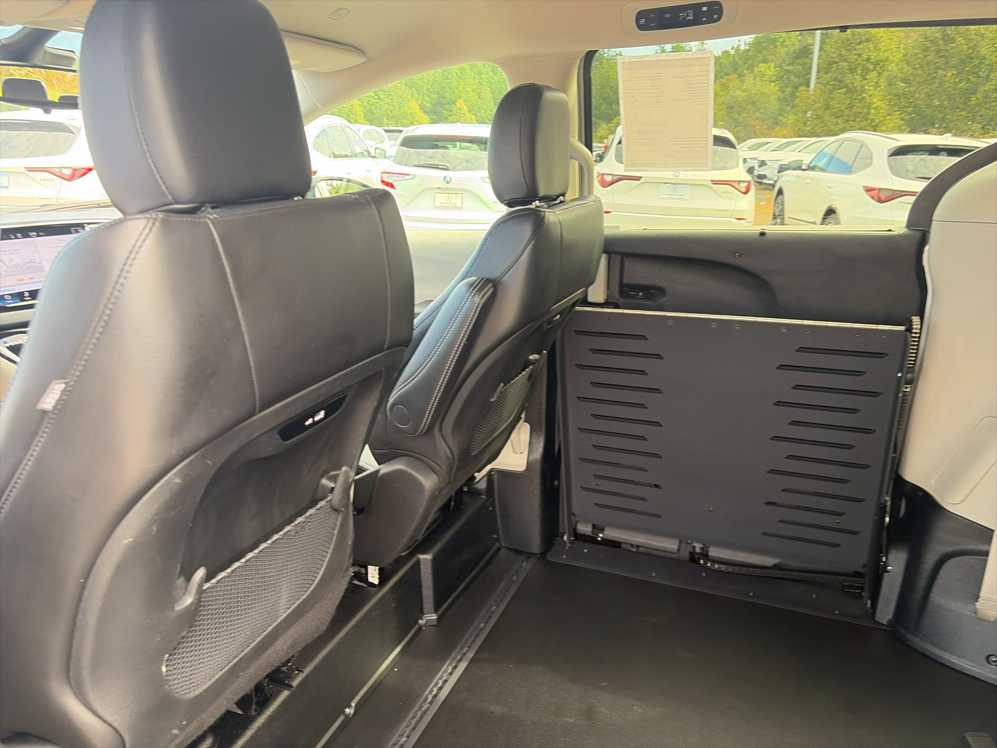 Used 2024 Chrysler Pacifica Touring-L FWD image 22