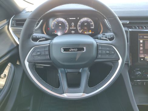 New 2025 Jeep Grand Cherokee L Altitude RWD image 11