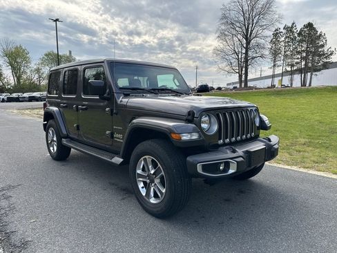 Used 2021 Jeep Wrangler Unlimited Sahara image 3