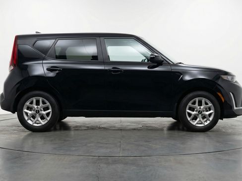 Used 2025 Kia Soul LX w/ LX Technology Package image 11