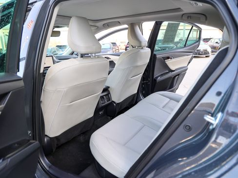 Used 2025 Toyota Camry XLE image 37