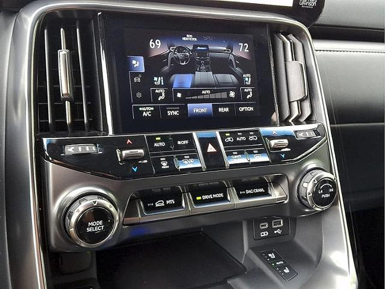 Used 2024 Lexus LX 600 4WD w/ Appearance Package image 14