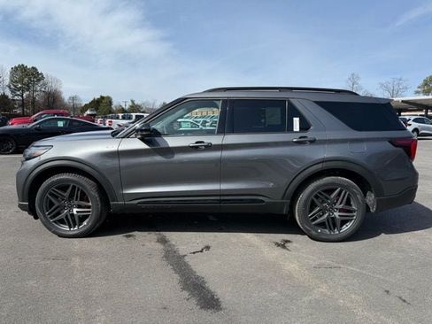 Used 2026 Ford Explorer ST-Line w/ ST-Line Street Pack AWD/4WD image 2