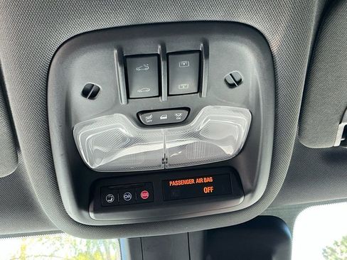 Used 2021 Chevrolet TrailBlazer RS w/ Sun and Liftgate Package image 40