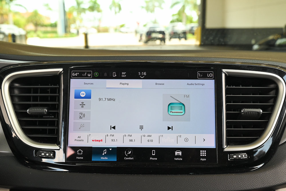 Used 2024 Chrysler Pacifica Touring-L FWD image 18