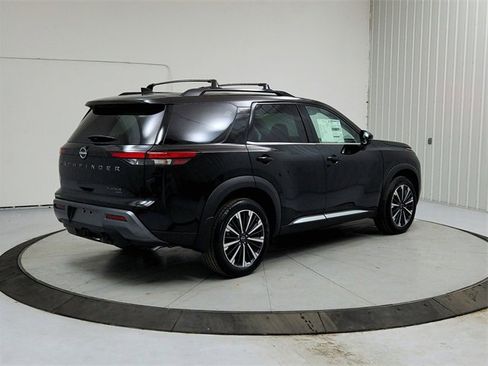 New 2026 Nissan Pathfinder Platinum image 7
