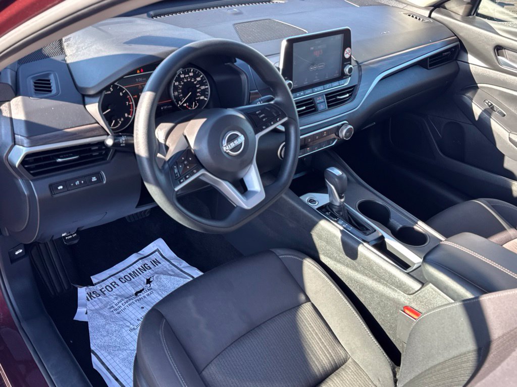 Used 2025 Nissan Altima 2.5 SV FWD image 11