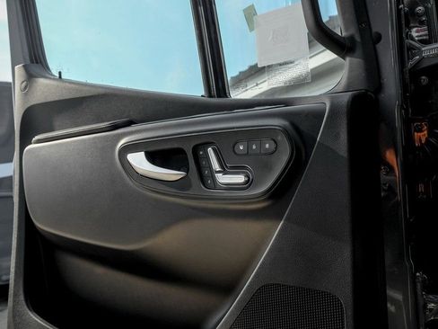 Used 2025 Mercedes-Benz Sprinter 2500 image 13