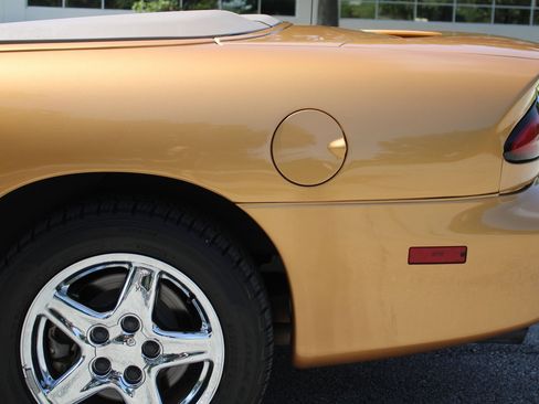 Used 1998 Chevrolet Camaro Z28 RWD image 27