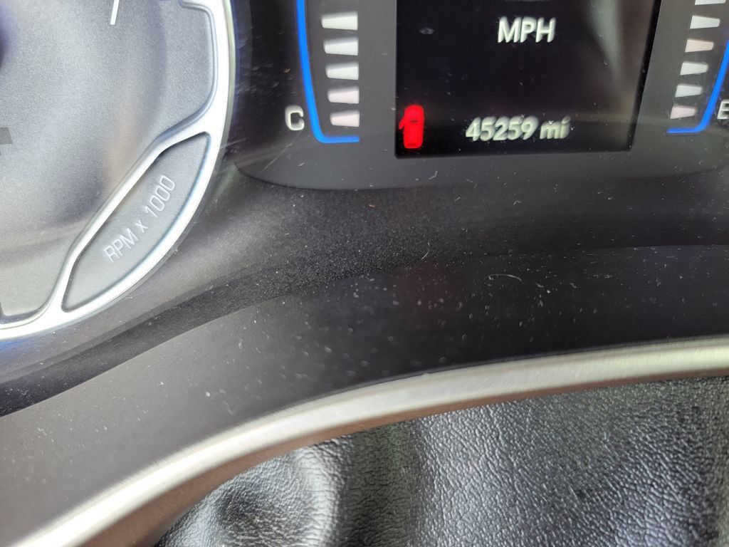 Used 2022 Chrysler Voyager LX FWD image 20