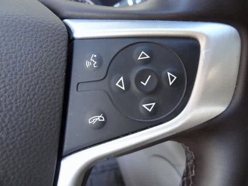 Used 2023 GMC Acadia SLT image 23