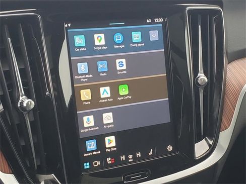 Used 2025 Volvo V60 B5 Cross Country Plus image 22