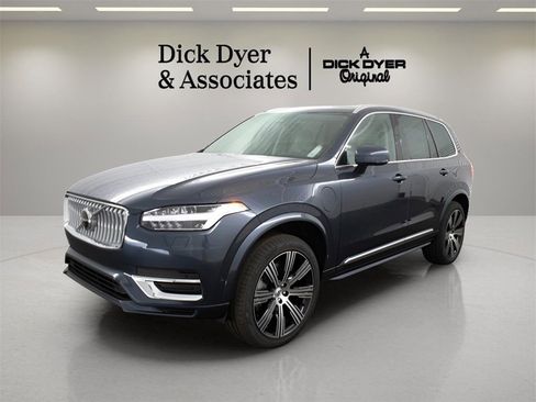 New 2025 Volvo XC90 T8 Plus w/ Protection Package Premier image 4