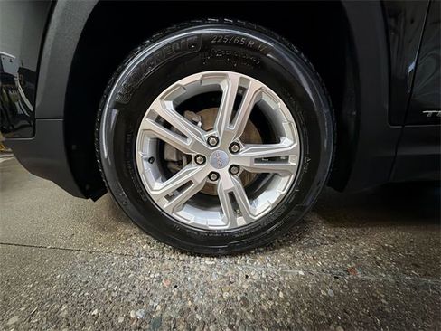 Certified 2022 GMC Terrain SLE w/ Driver Convenience Package image 10