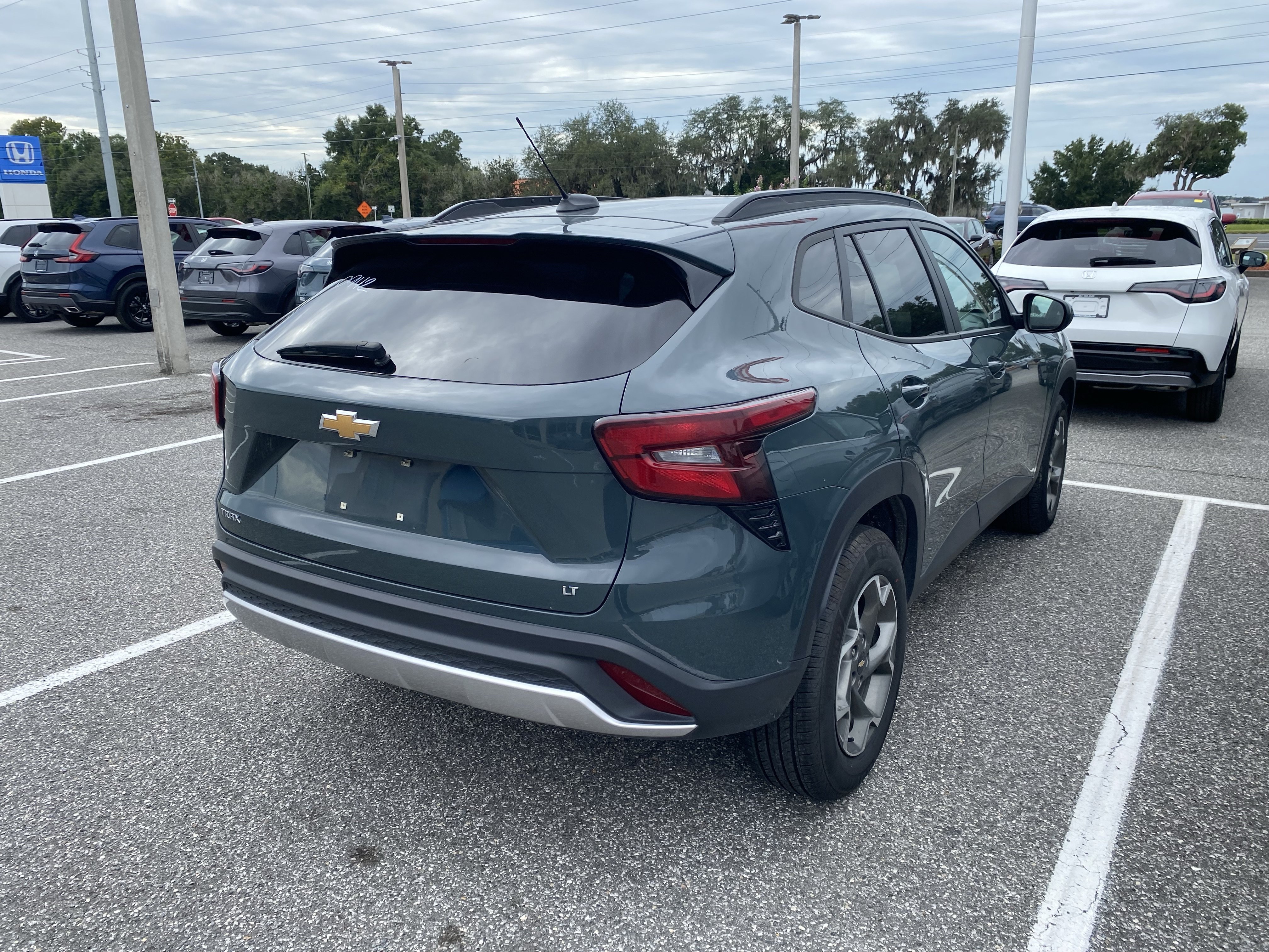 Used 2025 Chevrolet Trax LT FWD image 8
