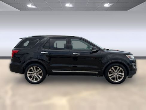 Used 2017 Ford Explorer Limited w/ Equipment Group 301A FWD image 7