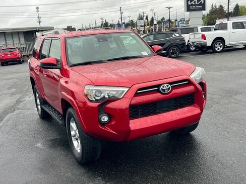 Used 2022 Toyota 4Runner SR5 AWD/4WD image 5