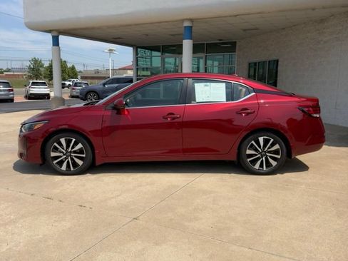 Used 2024 Nissan Sentra SV w/ SV Premium Package FWD image 2
