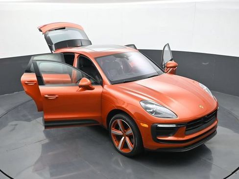 Certified 2023 Porsche Macan AWD/4WD image 32