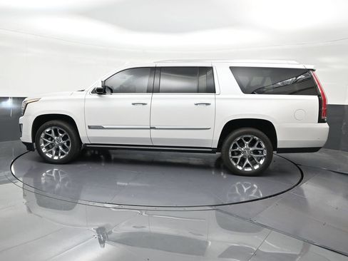 Used 2020 Cadillac Escalade ESV Premium Luxury RWD image 2