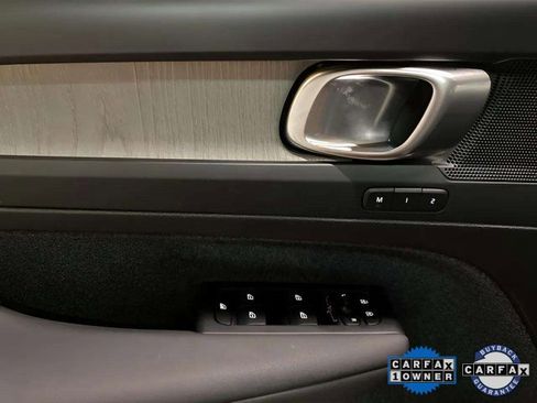 Used 2025 Volvo XC40 B5 Plus image 34