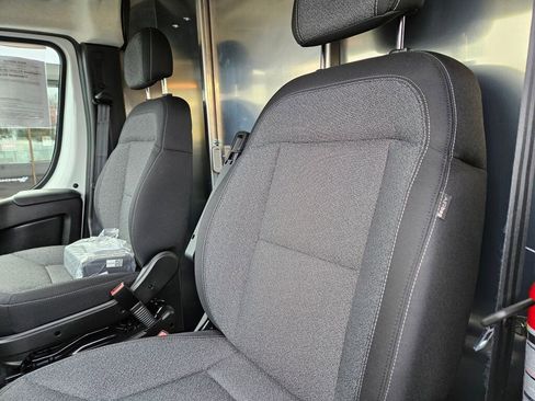 Used 2025 RAM ProMaster 2500 w/ Convenience Group image 17