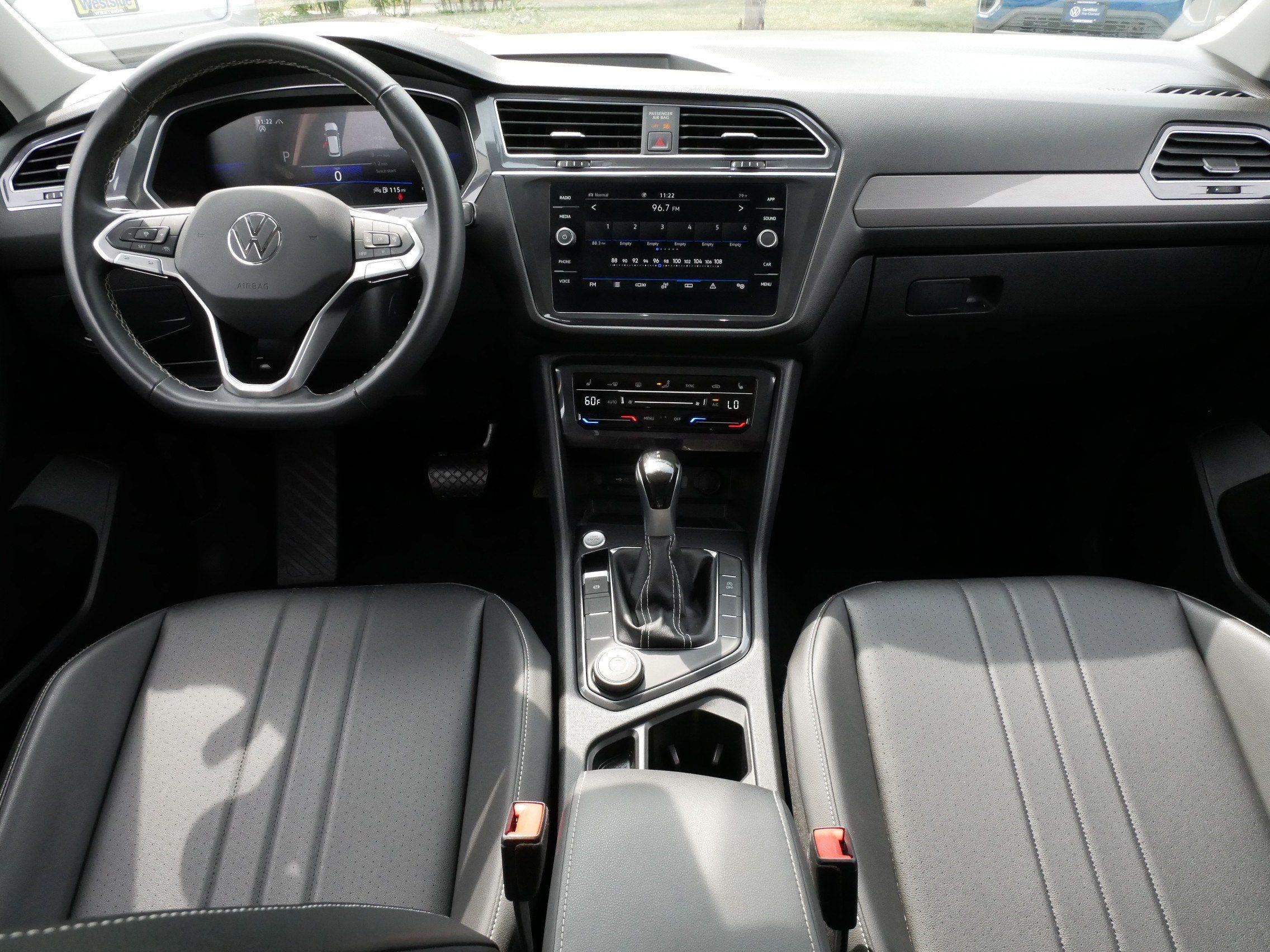Certified 2023 Volkswagen Tiguan SE w/ Panoramic Sunroof Package AWD/4WD image 10