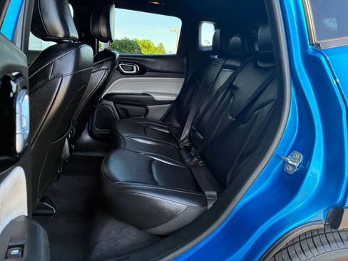 Used 2025 Jeep Compass Limited image 38