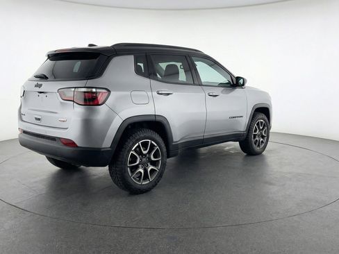 Used 2025 Jeep Compass Trailhawk image 9