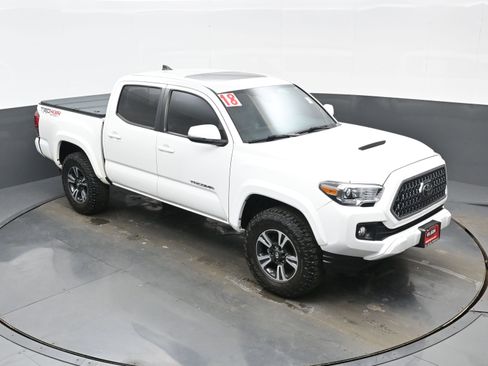 Used 2018 Toyota Tacoma TRD Sport image 34