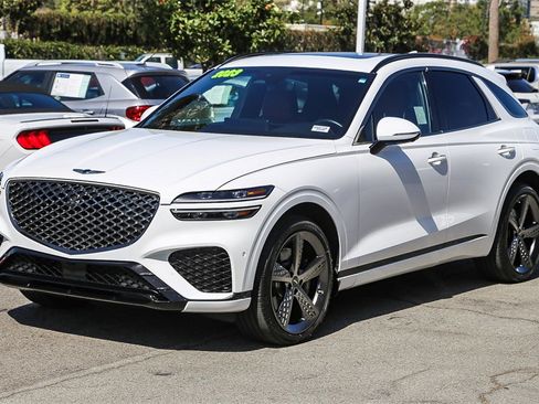 Used 2023 Genesis GV70 2.5T w/ Sport Prestige Package image 3