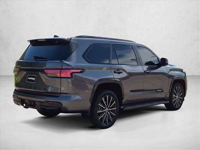 Used 2024 Toyota Sequoia Platinum AWD/4WD image 5